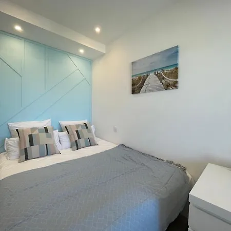Penthouse W/private Rooftop,whirlpool, Bbq, Sauna *