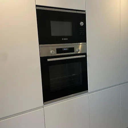 Penthouse W/private Rooftop,whirlpool, Bbq, Sauna Parede
