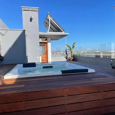Penthouse W/private Rooftop,whirlpool, Bbq, Sauna Apartment *