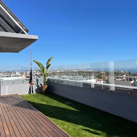Penthouse W/private Rooftop,whirlpool, Bbq, Sauna *