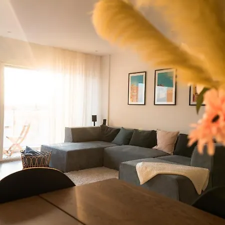 Apartment Penthouse W/private Rooftop,whirlpool, Bbq, Sauna