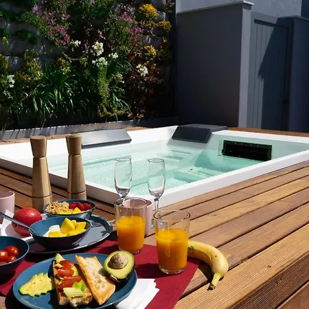 Penthouse W/private Rooftop,whirlpool, Bbq, Sauna Apartment Parede